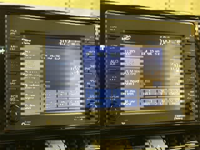 Used 2021 Toyota RAV4 LE image 14