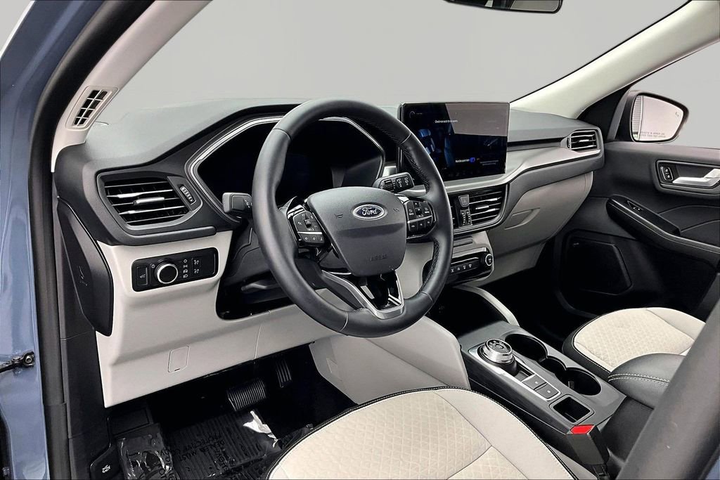 Certified 2025 Ford Escape Active w/ Active Premium Tech Pack FWD image 14