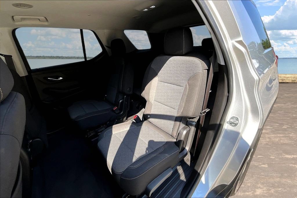 Used 2021 Chevrolet Traverse LT FWD image 24
