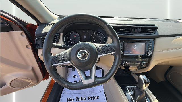 Used 2017 Nissan Rogue SL w/ SL Premium Package image 13