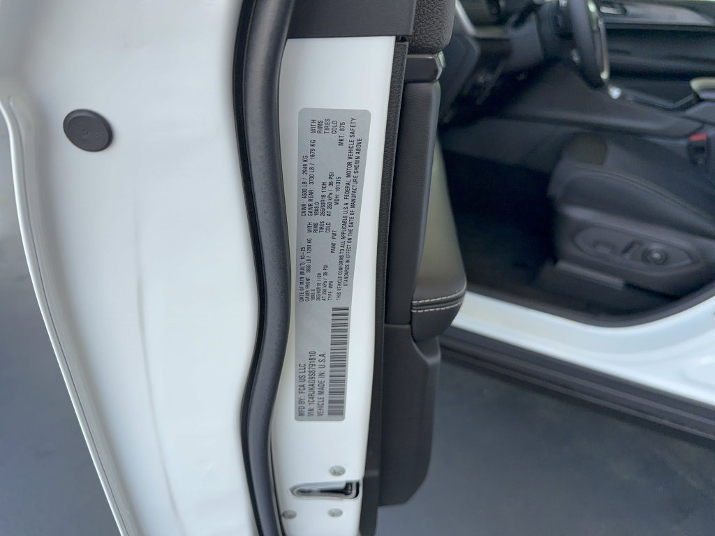 Used 2025 Jeep Grand Cherokee L Laredo image 37