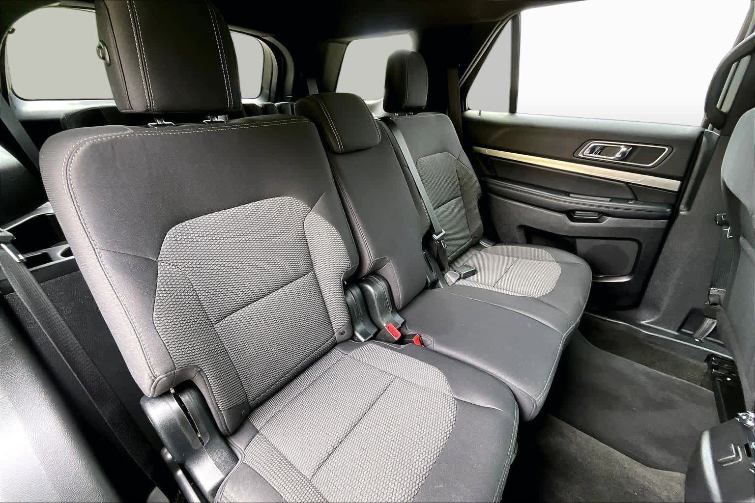 Certified 2018 Ford Explorer XLT w/ Equipment Group 201A AWD/4WD image 20