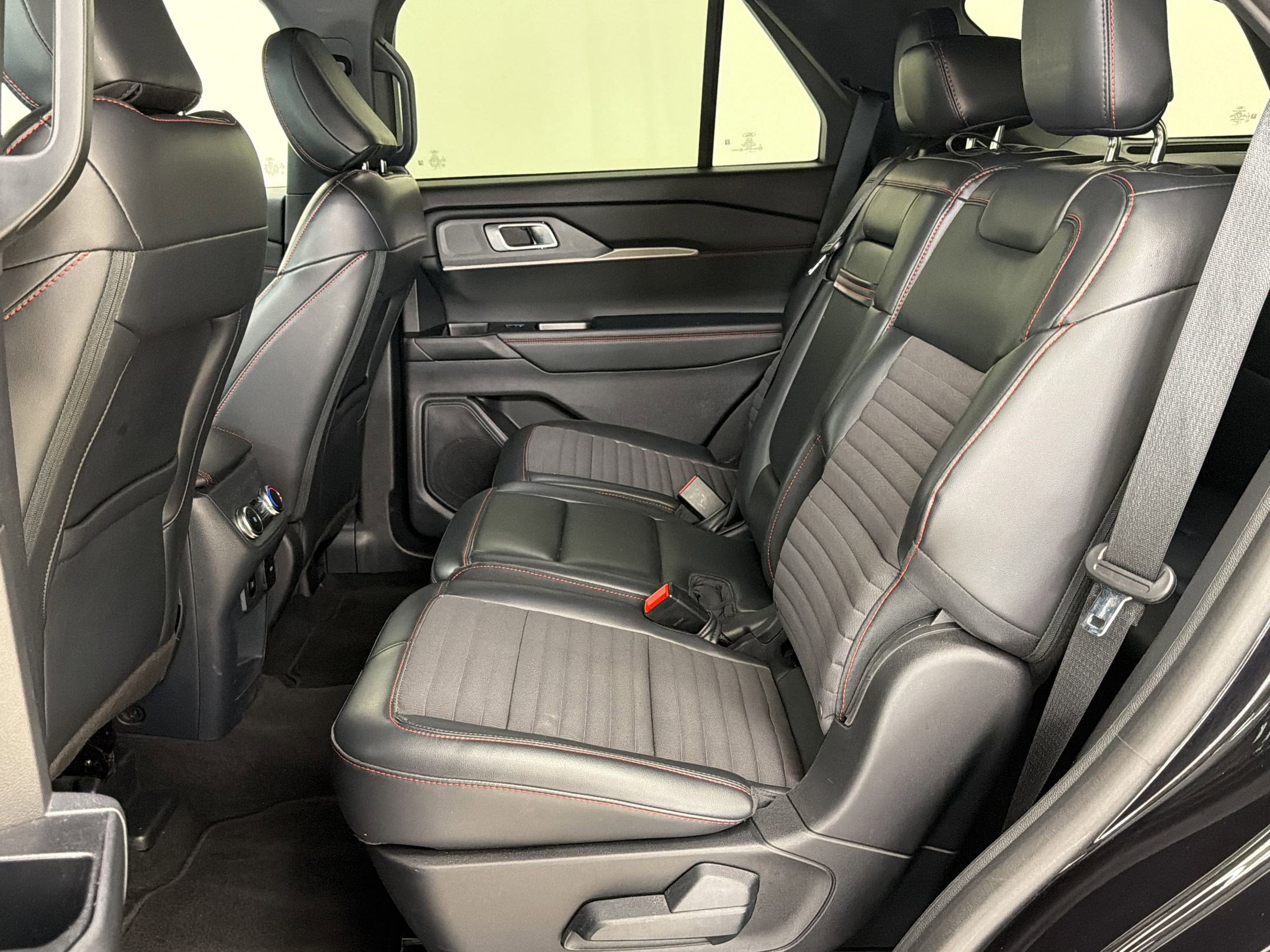 Certified 2025 Ford Explorer ST-Line w/ ST-Line Street Pack AWD/4WD image 15