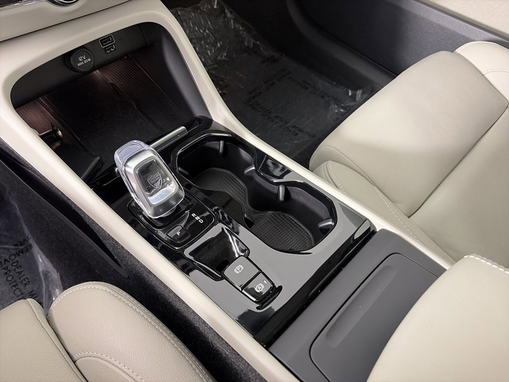 Used 2022 Volvo XC40 T5 Inscription image 22
