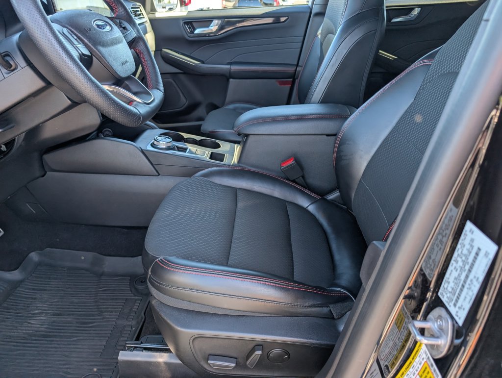 Certified 2023 Ford Escape ST-Line w/ Tech Pack #1 AWD/4WD image 13