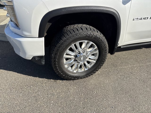 Used 2020 Chevrolet Silverado 2500 High Country w/ Technology Package AWD/4WD image 9