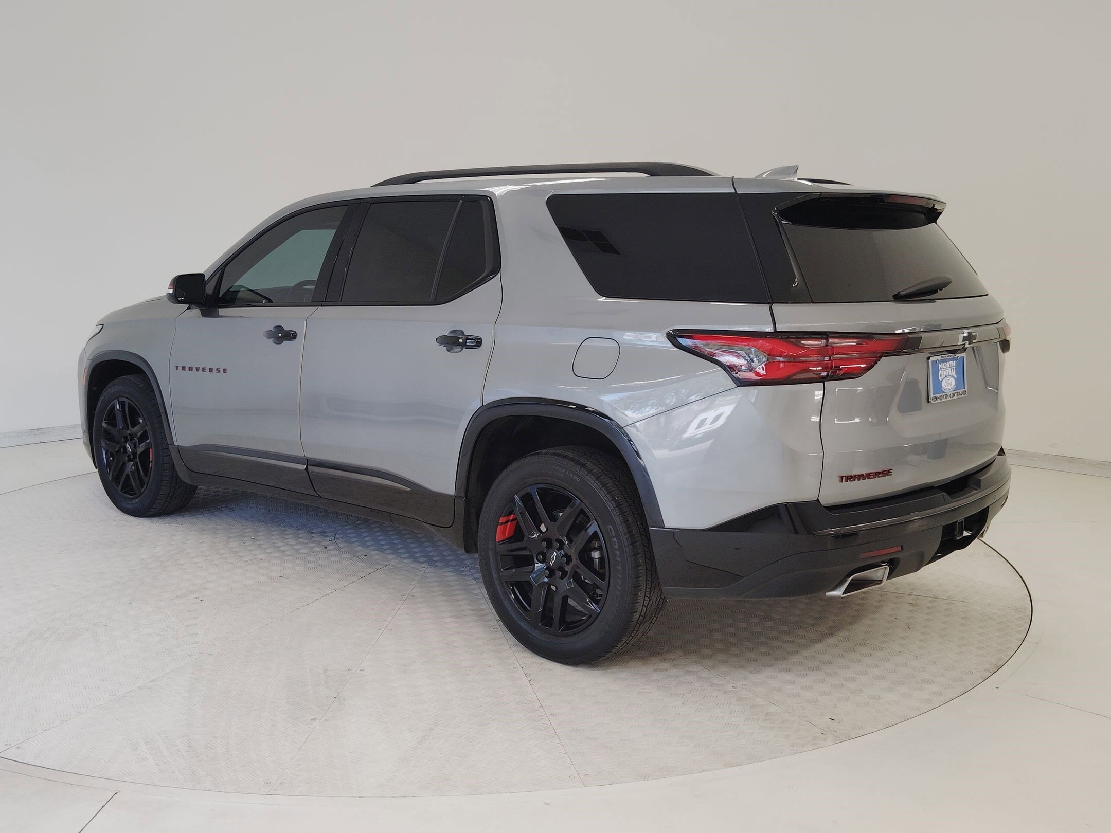 Used 2023 Chevrolet Traverse Premier w/ Redline Edition image 3