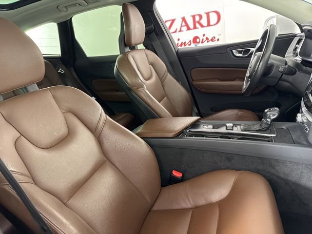 Used 2018 Volvo XC60 T6 Momentum w/ Advanced Package image 16