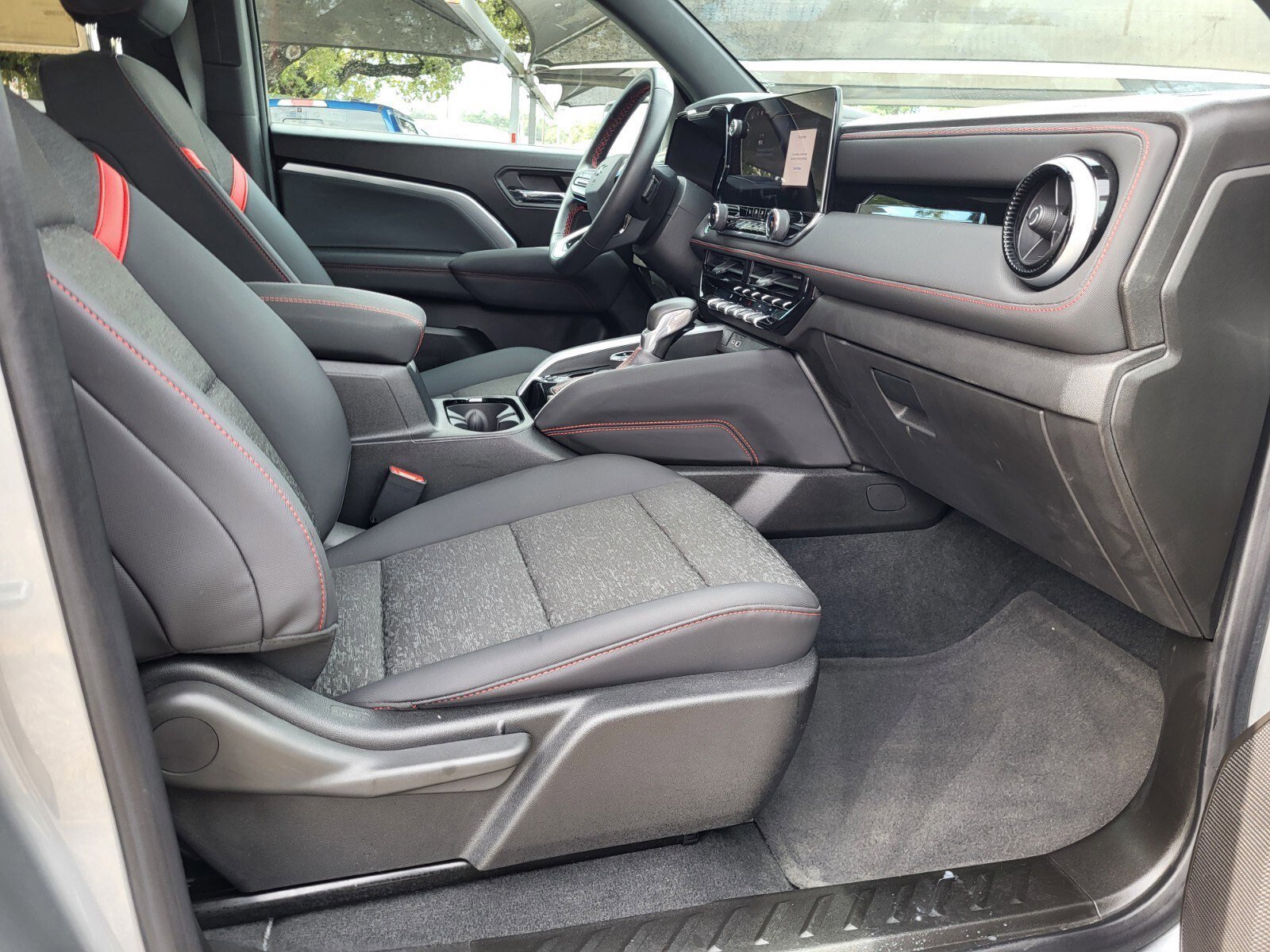 Used 2024 Chevrolet Colorado Z71 w/ Z71 Convenience Package 2 image 8