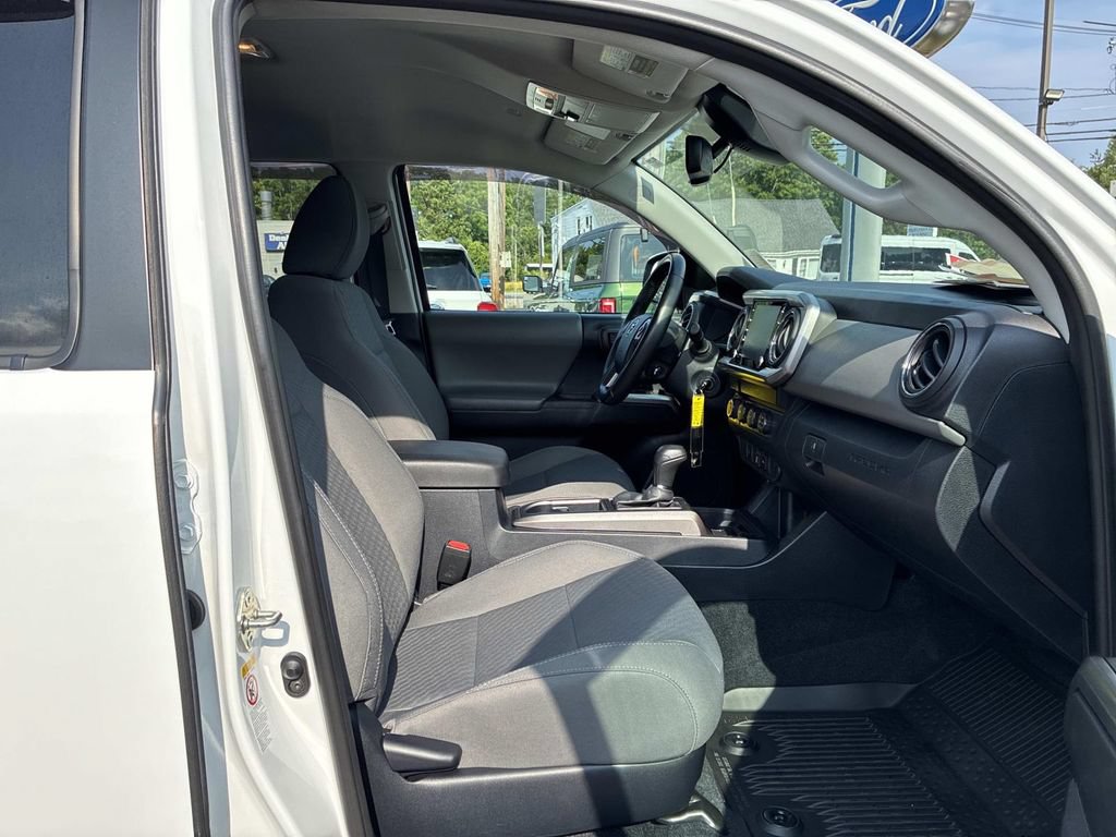 Used 2020 Toyota Tacoma SR5 AWD/4WD image 9