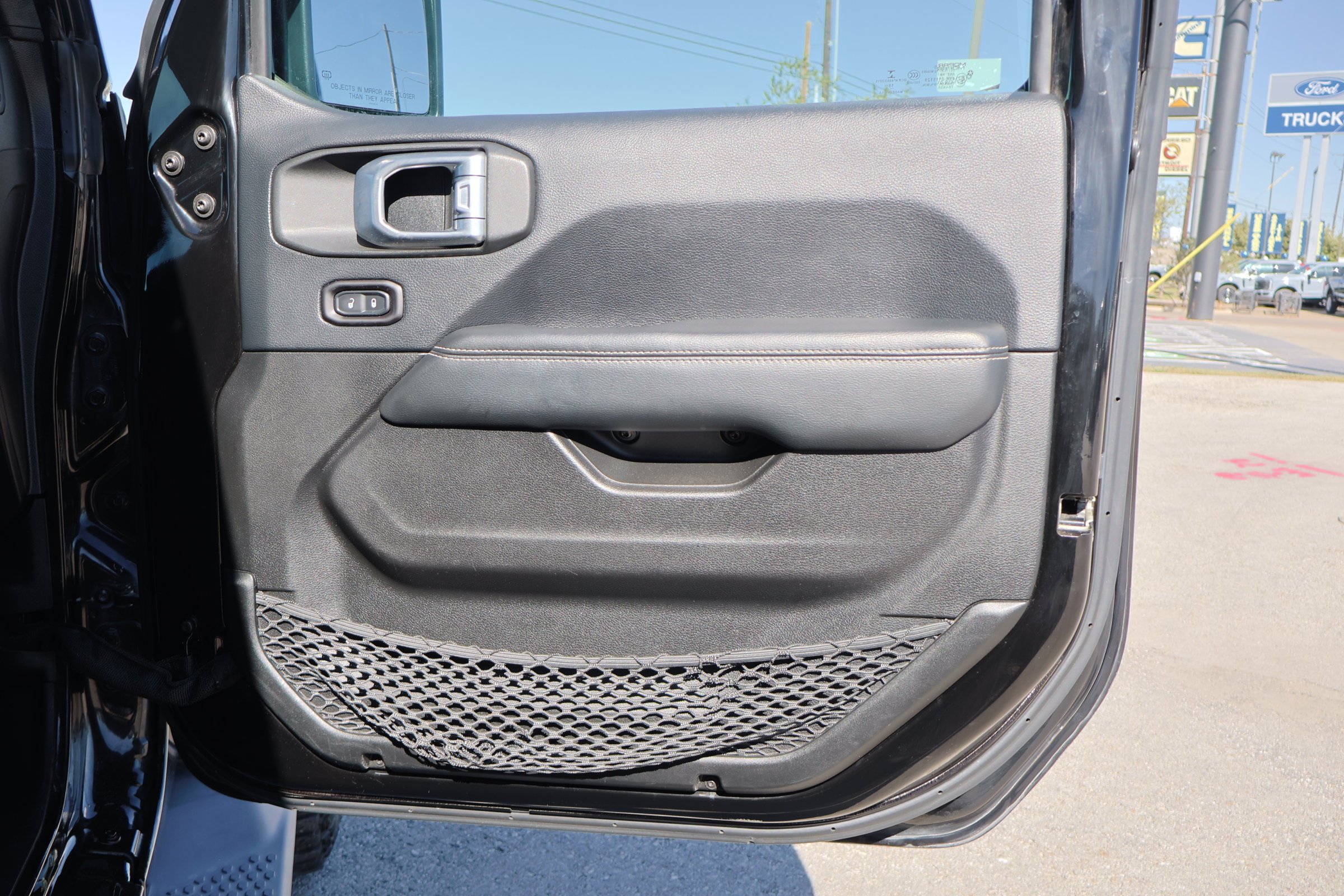 Used 2019 Jeep Wrangler Unlimited Sahara image 34