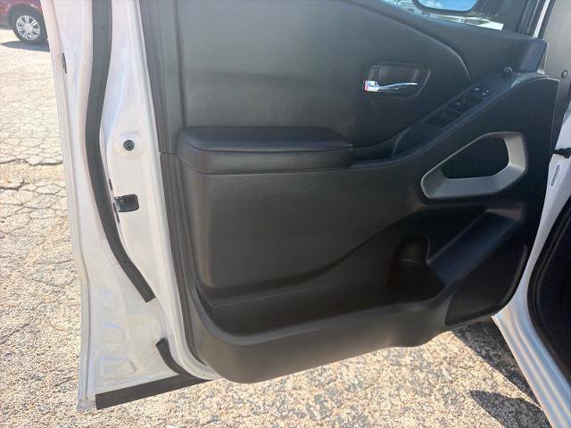 Used 2025 Nissan Frontier SV RWD image 4
