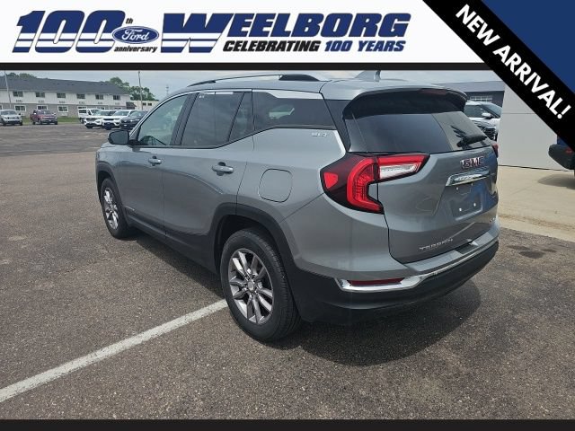 Used 2024 GMC Terrain SLT AWD/4WD image 3
