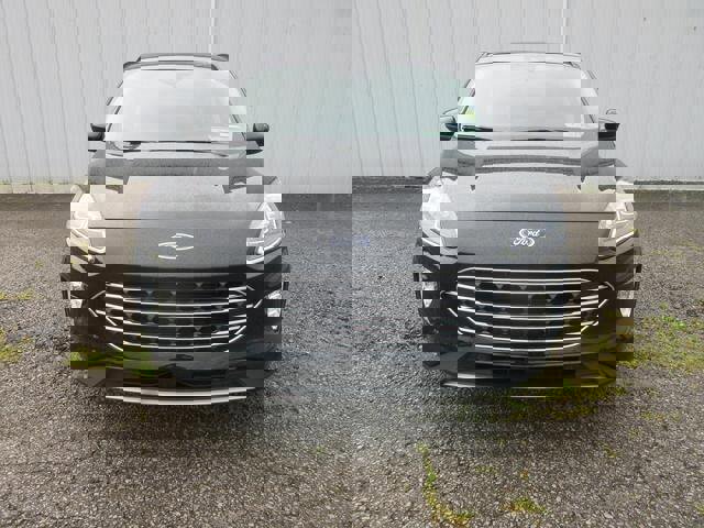 Certified 2022 Ford Escape Titanium w/ Titanium Elite Package image 2