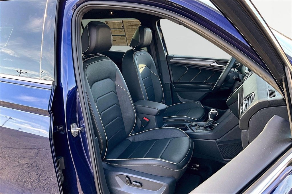 Used 2022 Volkswagen Tiguan SEL R-Line image 9