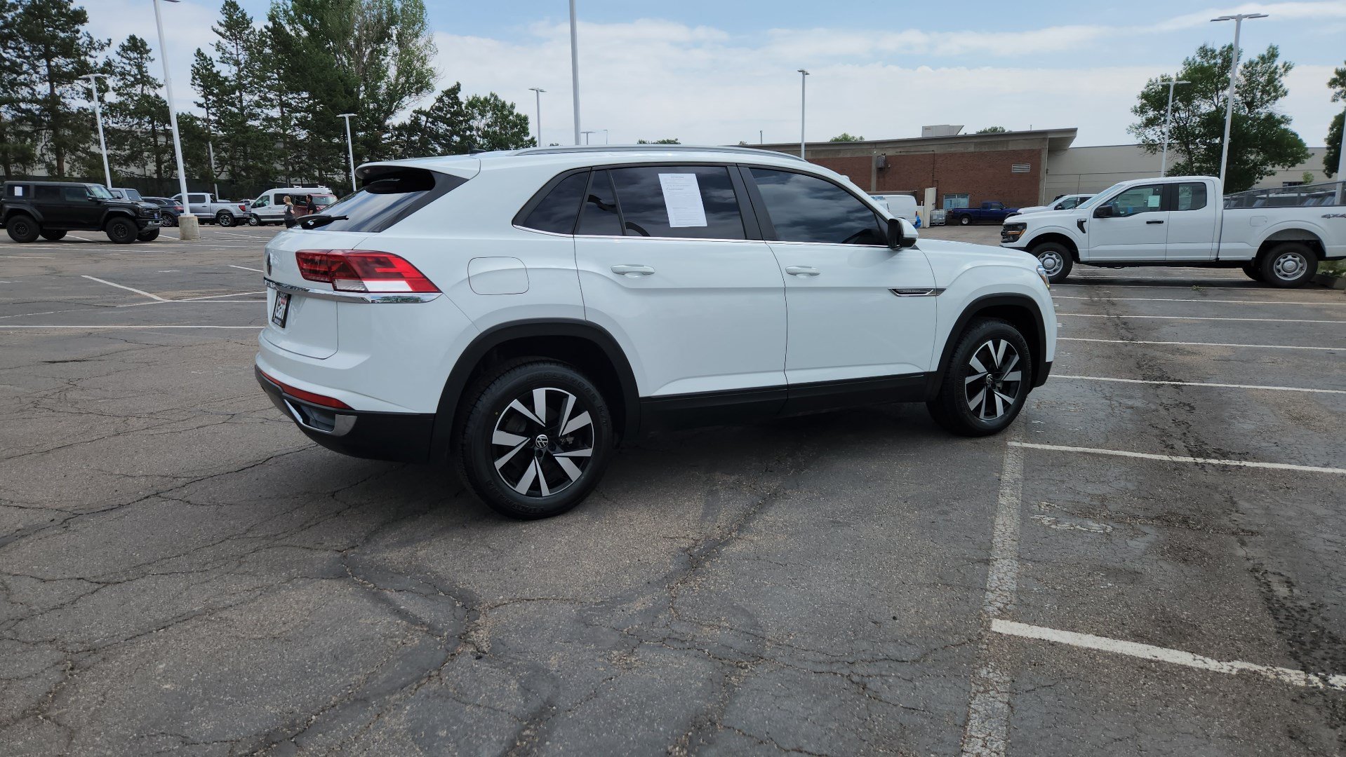Used 2022 Volkswagen Atlas Cross Sport SE FWD image 12