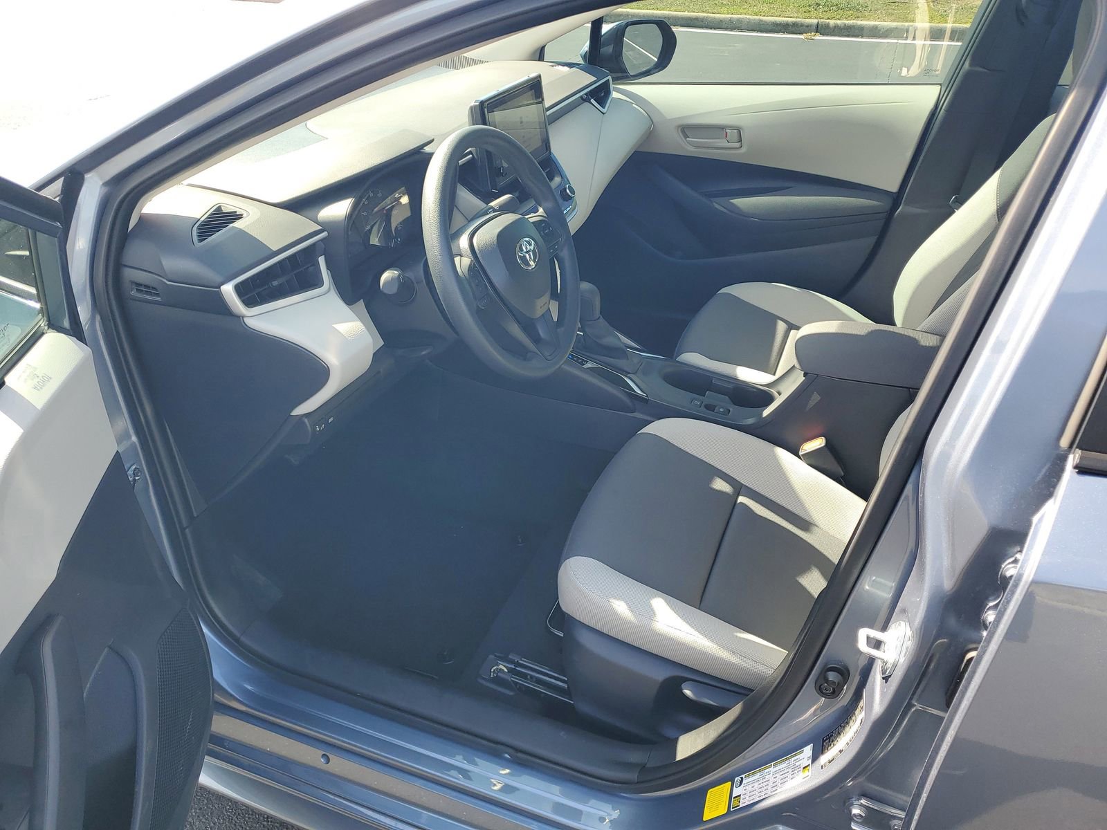 Used 2025 Toyota Corolla LE FWD image 16