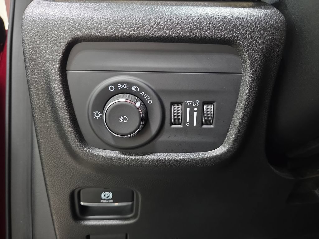 Used 2021 Jeep Grand Cherokee L Limited AWD/4WD image 25