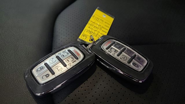 Used 2024 Chrysler Pacifica Select image 15