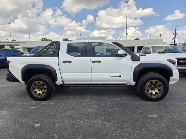 Used 2025 Toyota Tacoma Trailhunter image 4