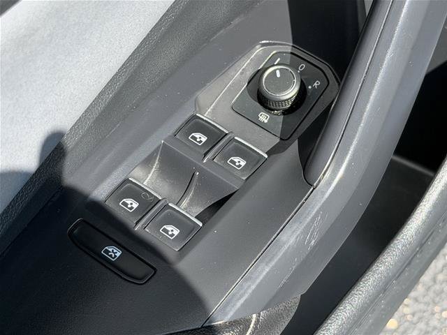 Used 2025 Volkswagen Jetta SE FWD image 18