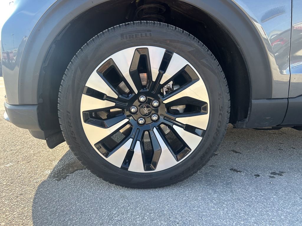 Certified 2025 Ford Explorer Platinum w/ LUX Leather Package image 39