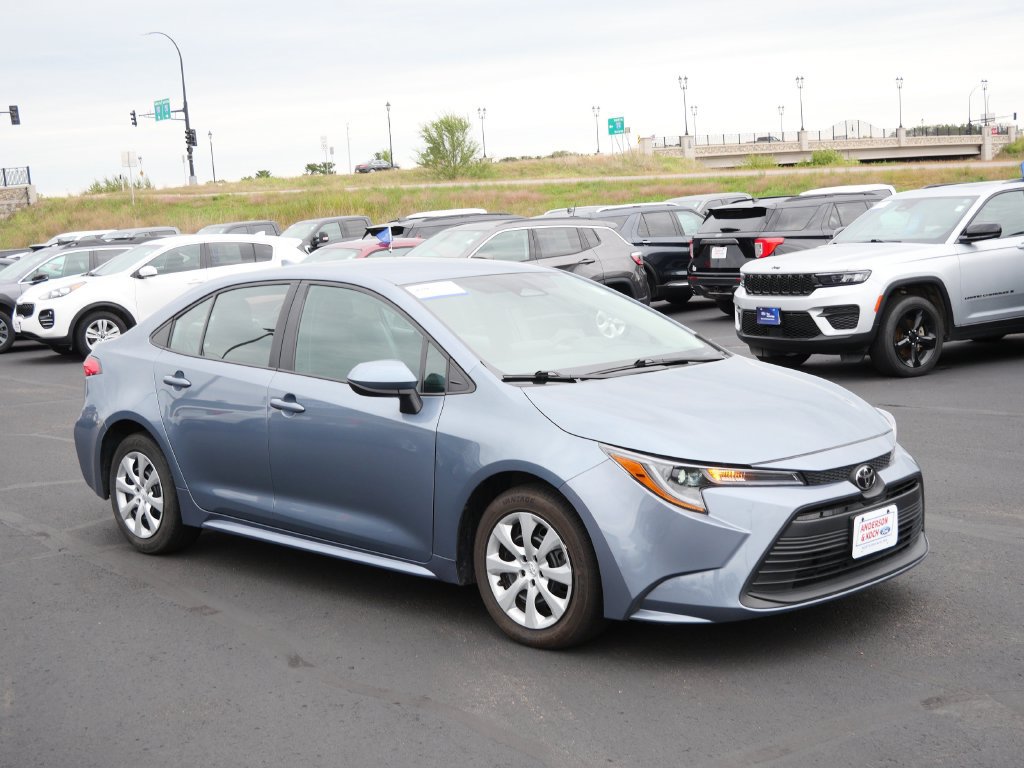 Used 2025 Toyota Corolla LE FWD image 4
