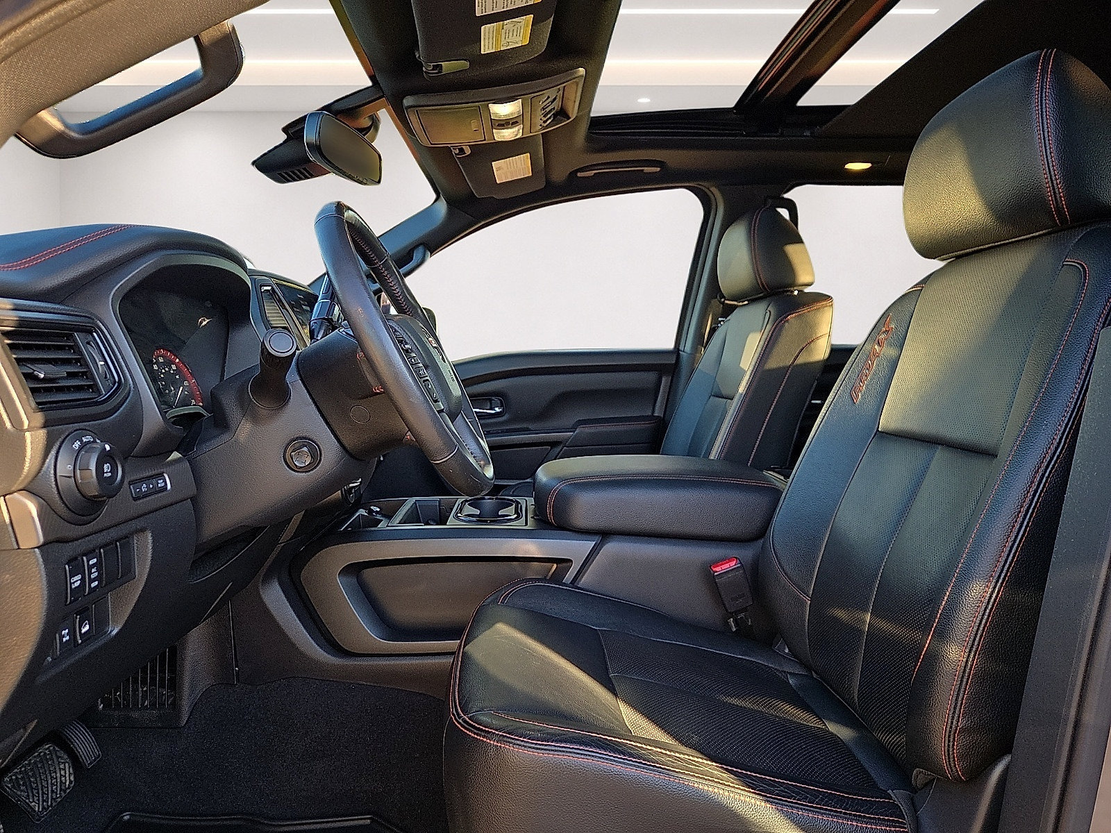 Used 2021 Nissan Titan PRO-4X w/ Pro-4x Convenience Package AWD/4WD image 14