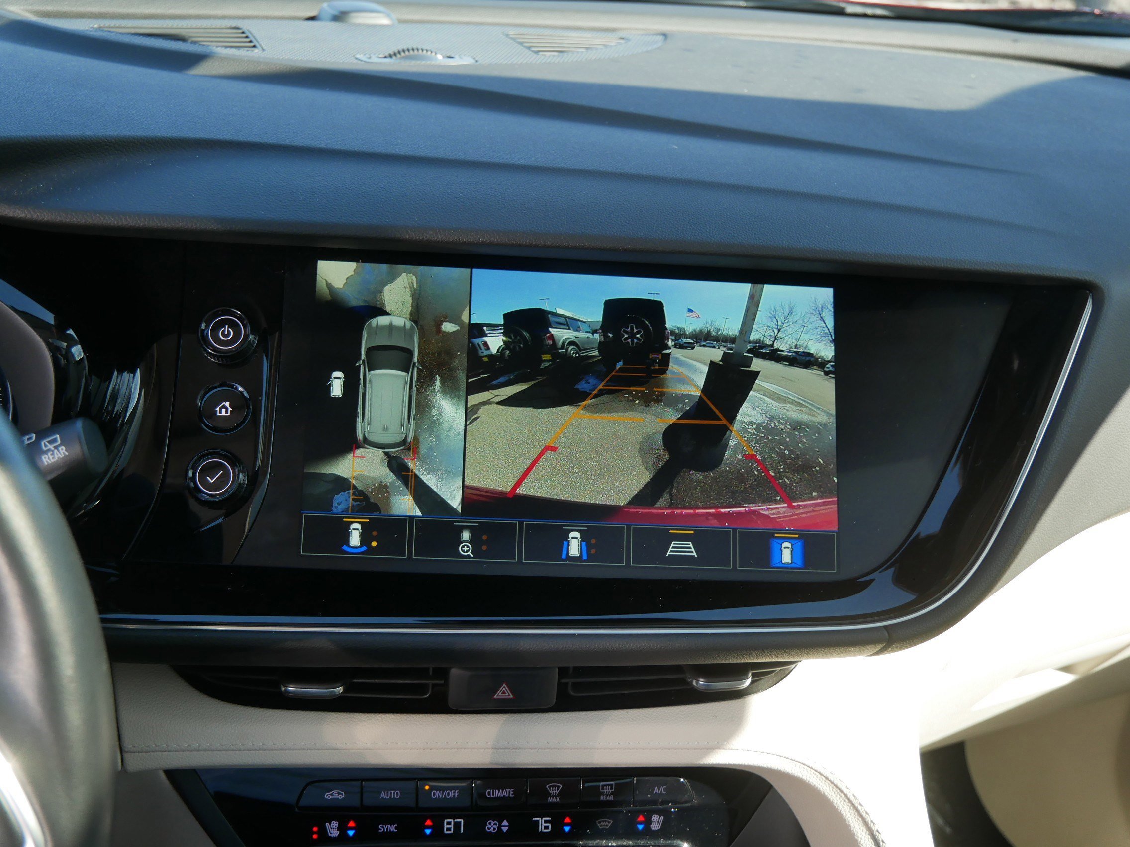 Used 2022 Buick Envision Avenir w/ Technology Package II image 31