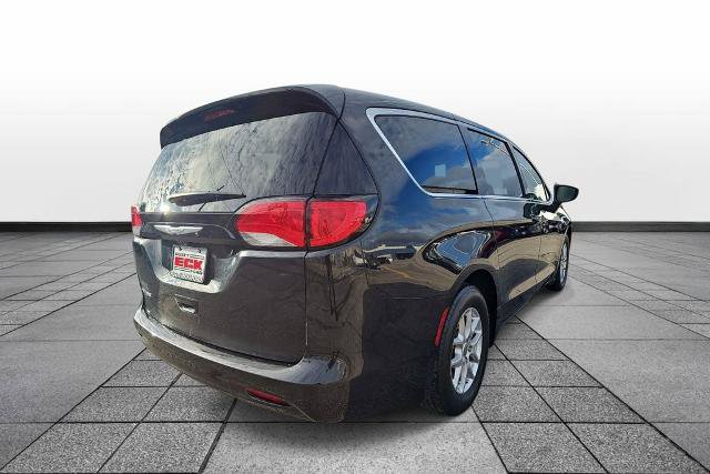 Used 2024 Chrysler Voyager LX FWD image 5