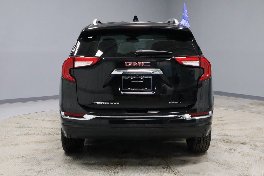 Used 2022 GMC Terrain Denali w/ Denali Premium Package image 4