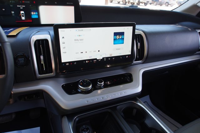 Certified 2025 Ford Expedition Active AWD/4WD image 28