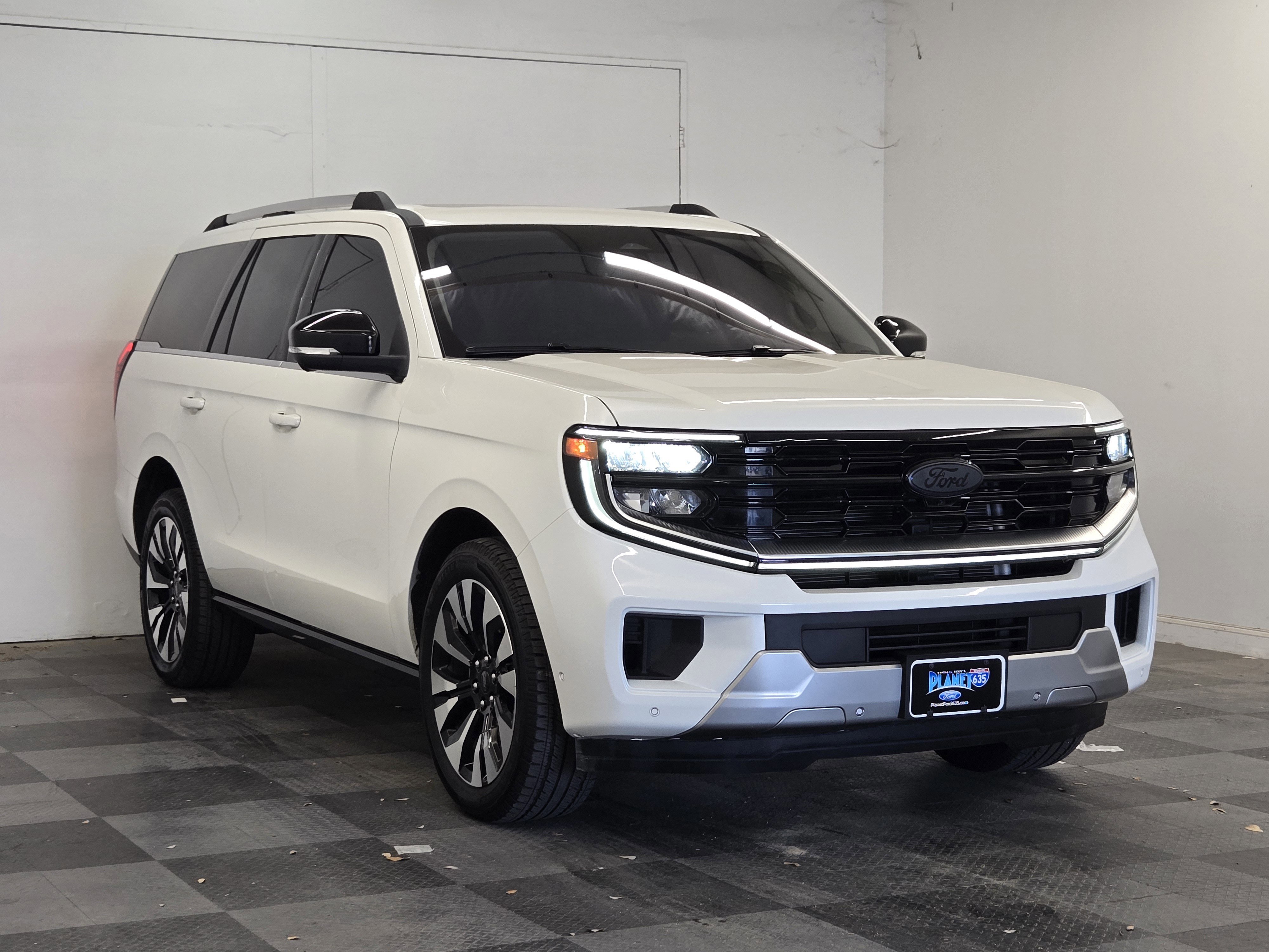 Certified 2025 Ford Expedition Platinum w/ Driver's Package AWD/4WD image 6