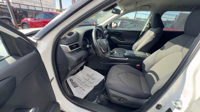Used 2024 Toyota Highlander LE FWD image 18