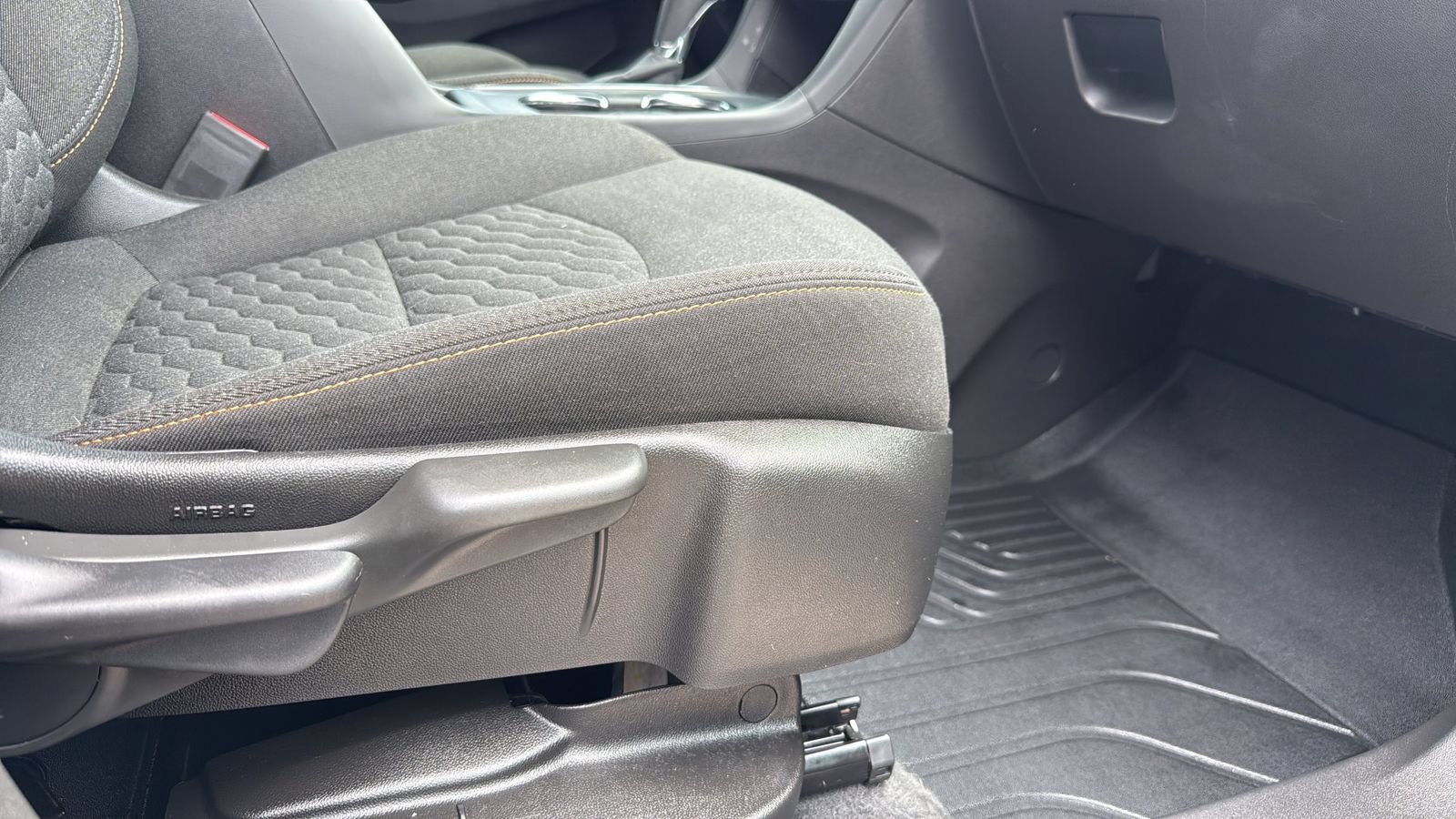 Used 2021 Chevrolet Equinox LT FWD image 25