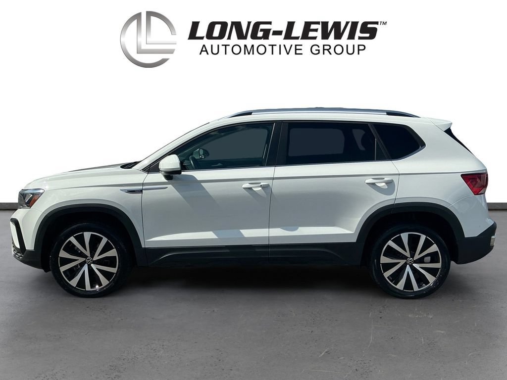 Used 2024 Volkswagen Taos SE FWD image 2