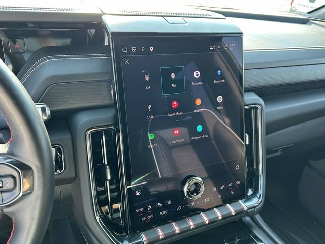 Used 2025 GMC Yukon AT4 Ultimate AWD/4WD image 26