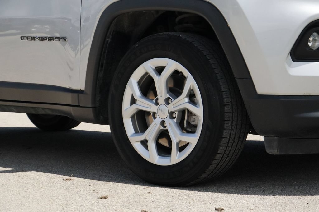 Used 2024 Jeep Compass Latitude AWD/4WD image 28