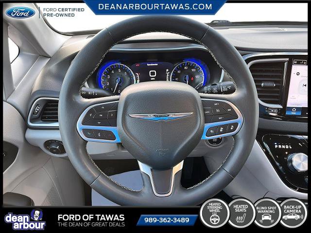 Used 2024 Chrysler Pacifica Touring-L FWD image 5
