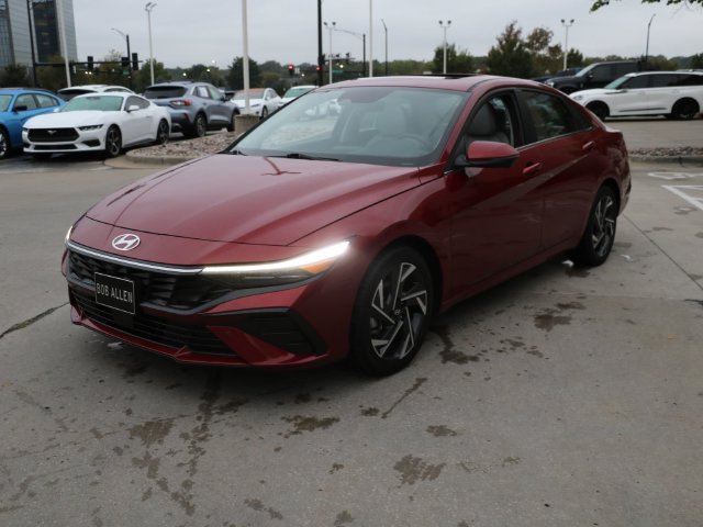Used 2024 Hyundai Elantra Limited FWD image 3