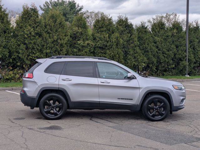 Used 2019 Jeep Cherokee Latitude Plus AWD/4WD image 6