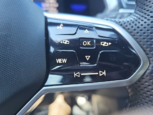 Used 2022 Volkswagen Tiguan SE R-Line FWD image 18