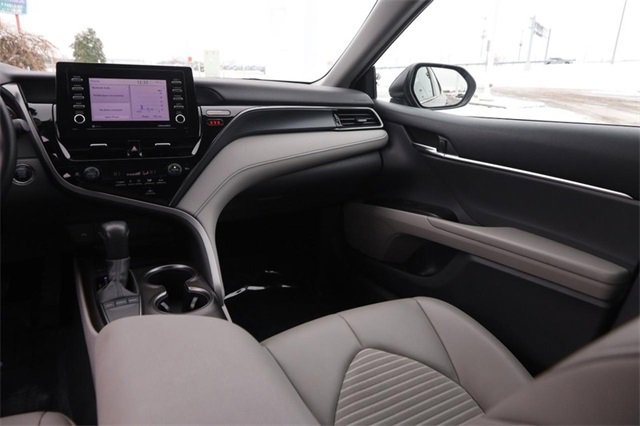 Used 2022 Toyota Camry SE image 25