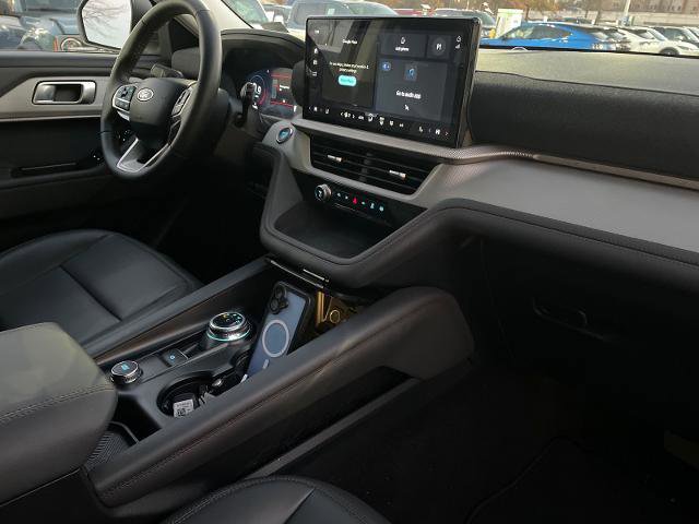 Certified 2025 Ford Explorer Active w/ Active Comfort Package image 33