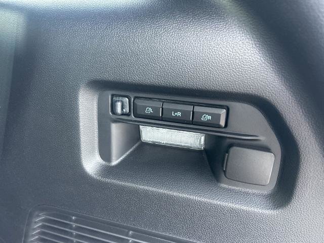 Certified 2025 Ford Explorer ST RWD image 18