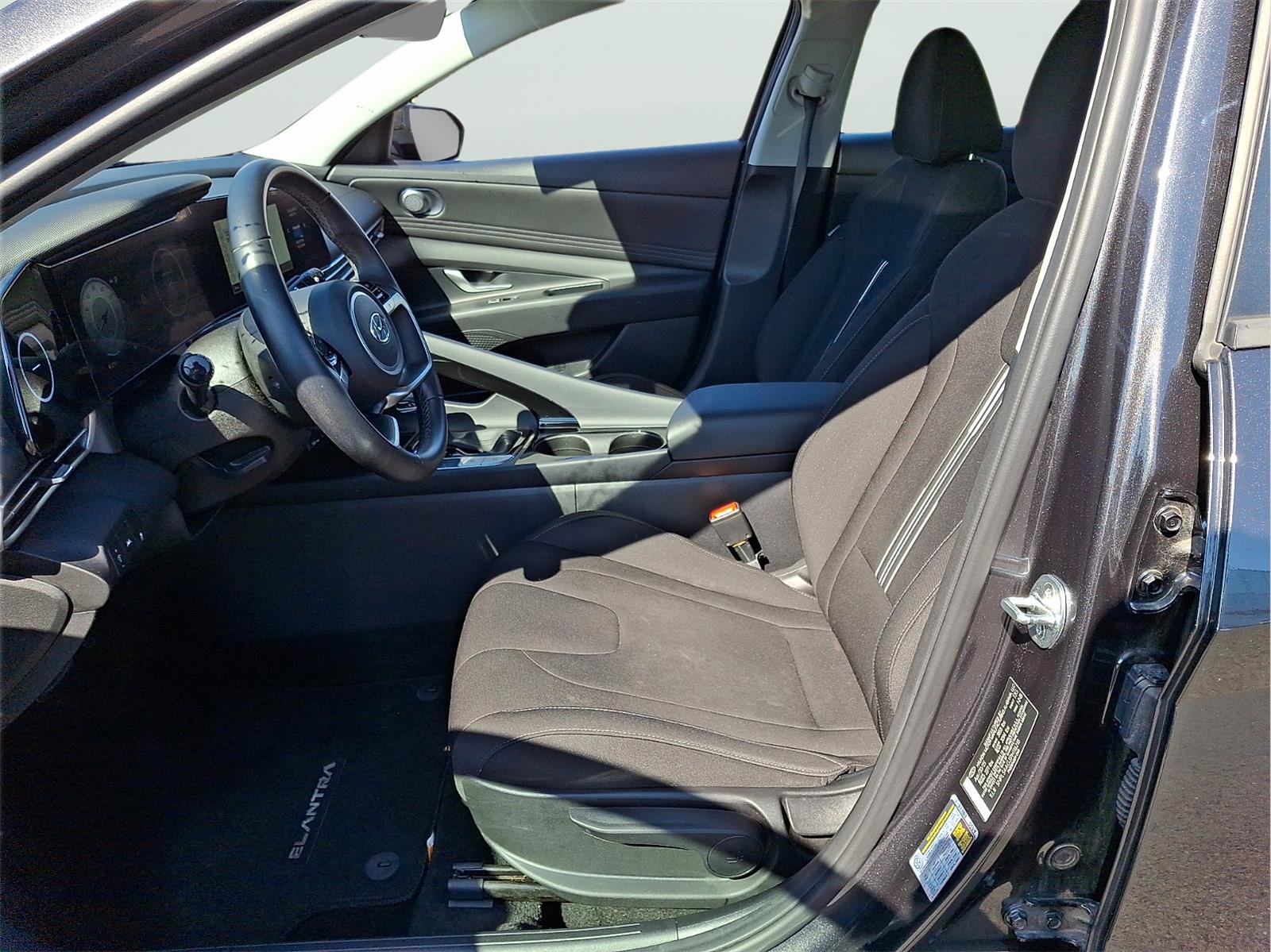 Used 2023 Hyundai Elantra SEL w/ Convenience Package image 13