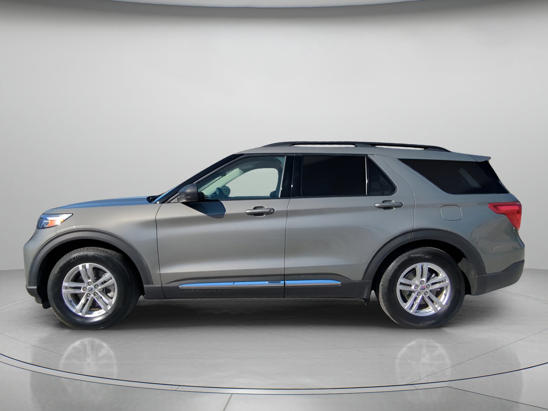 Certified 2020 Ford Explorer XLT w/ Equipment Group 202A image 7