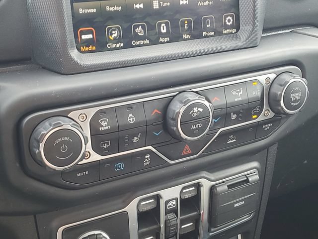 Used 2022 Jeep Wrangler Unlimited Sahara w/ Cold Weather Group AWD/4WD image 17