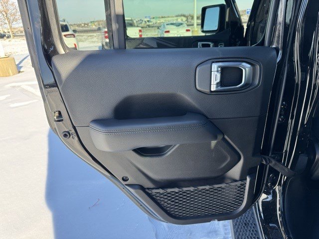 Used 2023 Jeep Wrangler Unlimited Sahara image 25