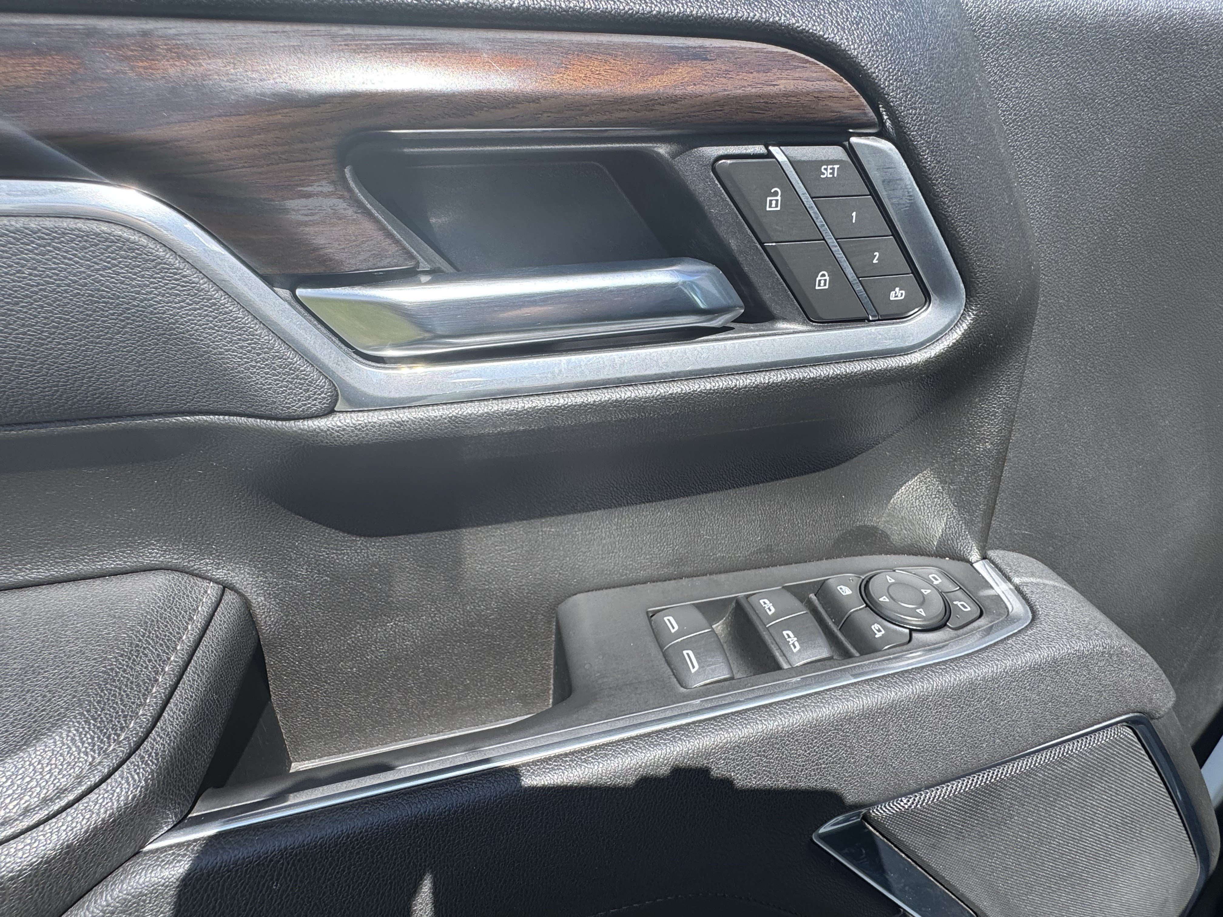 Used 2025 GMC Sierra 1500 SLT AWD/4WD image 11